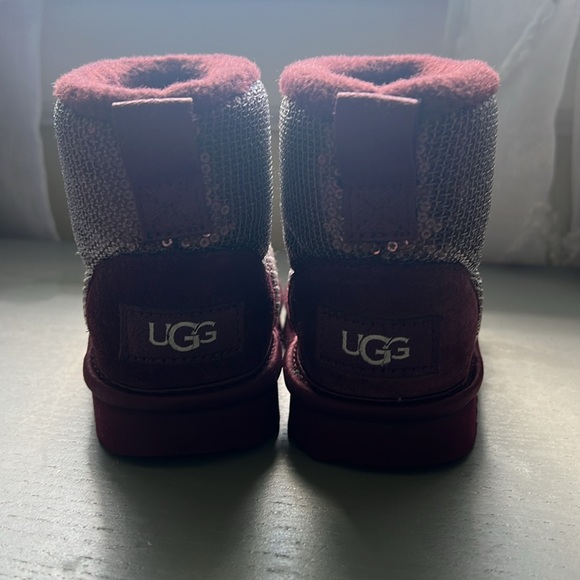 Uggs Toddler Size 7 sequence - Picture 3 of 8
